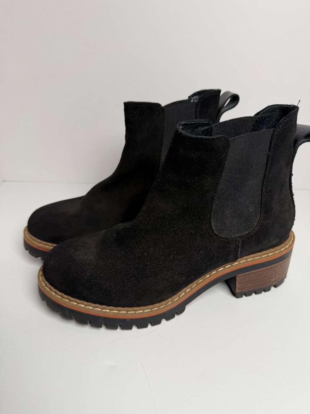 Bertuchi Black Suede Chunky Chelsea Ankle Boots Sz 39/8
